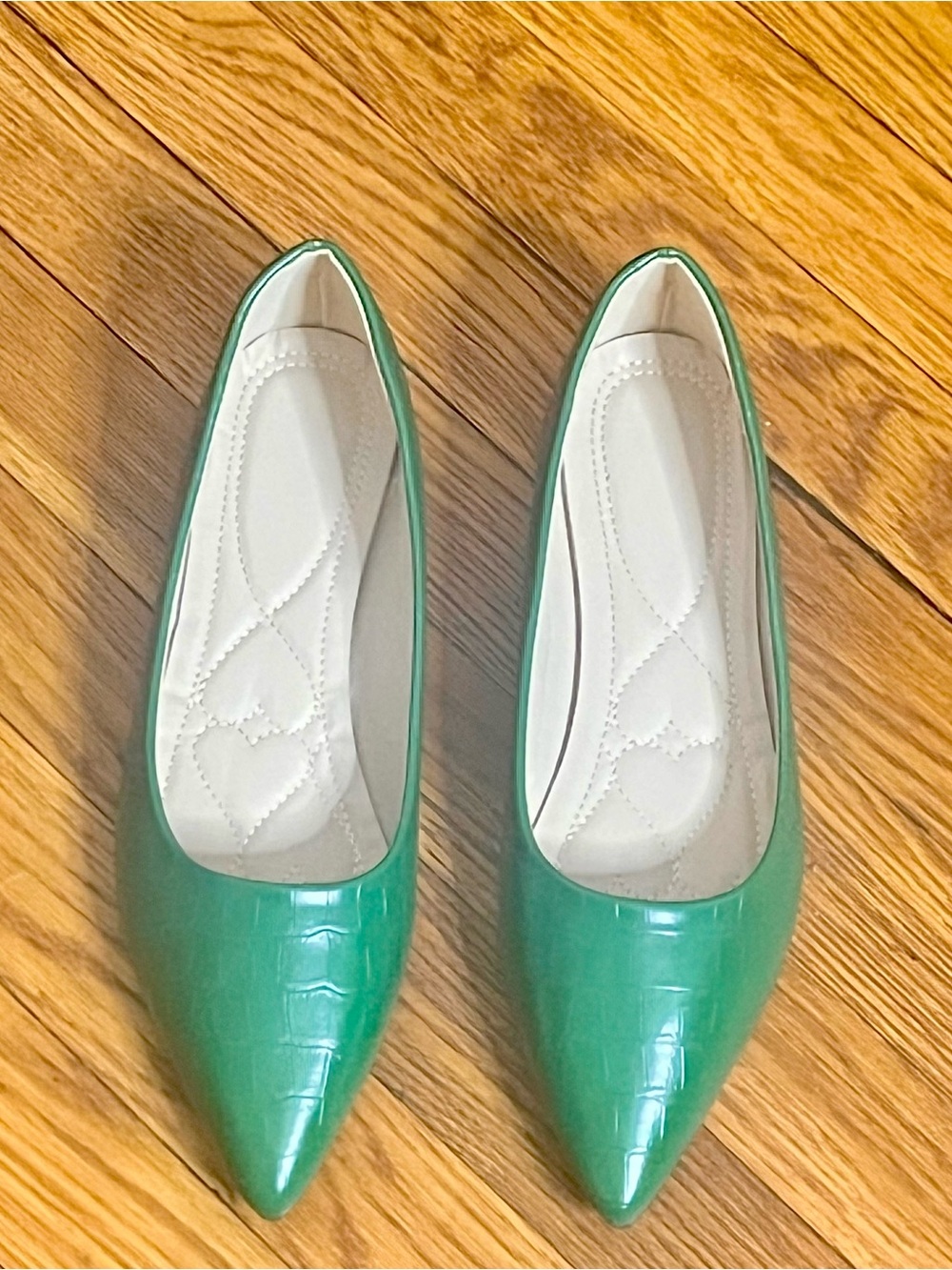 Pointed-Toe Green Women's Flats